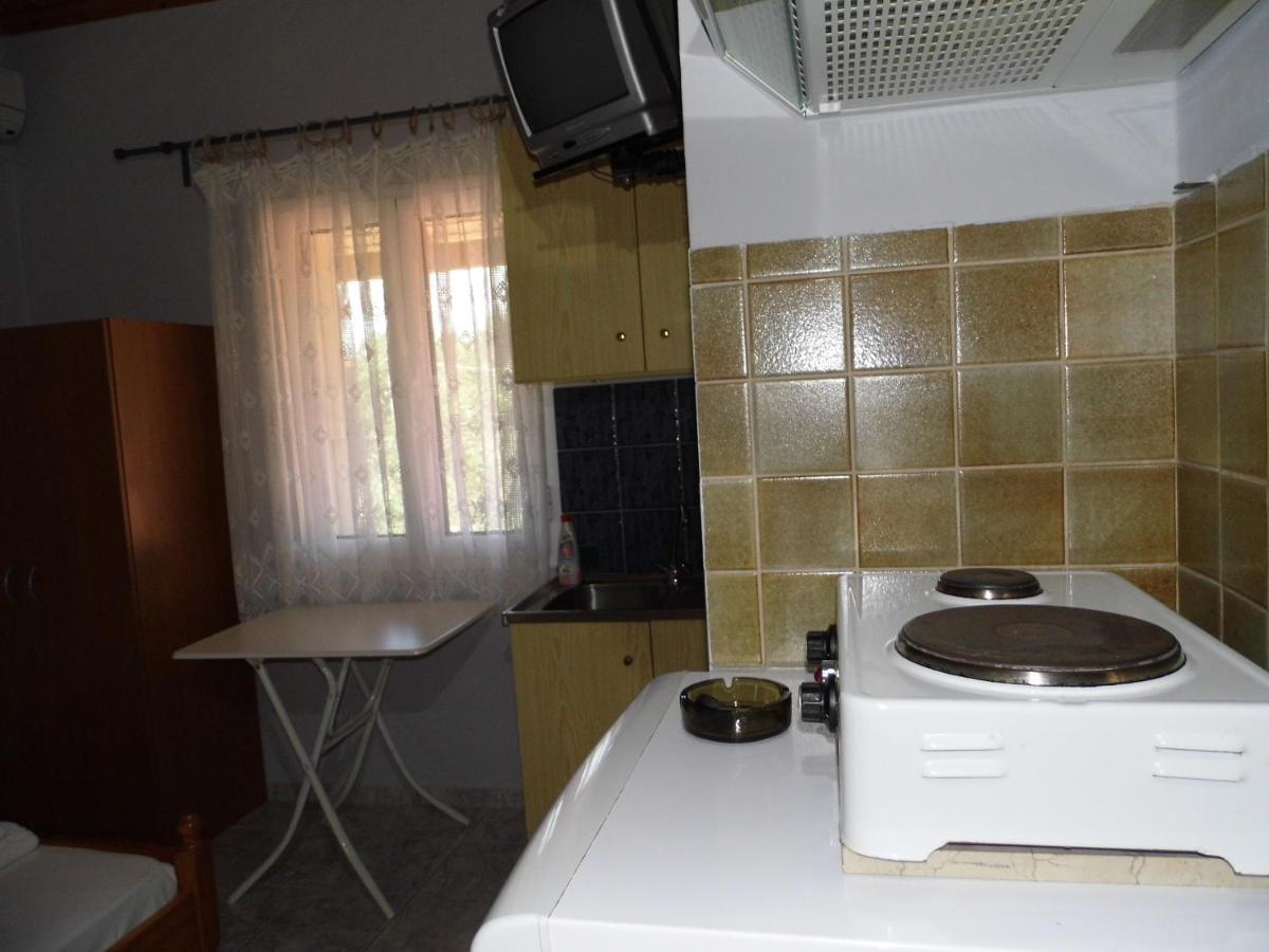Villa Nefeli Loútsa Extérieur photo