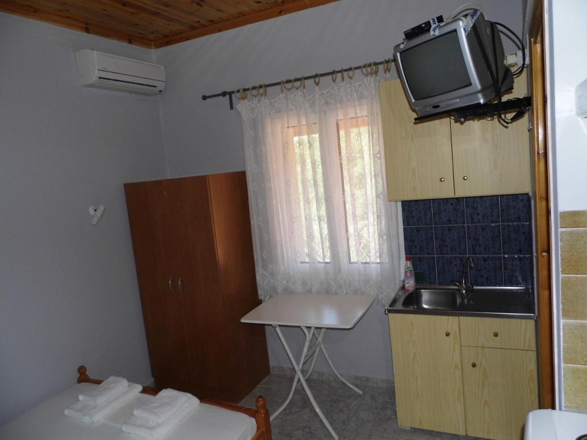 Villa Nefeli Loútsa Extérieur photo